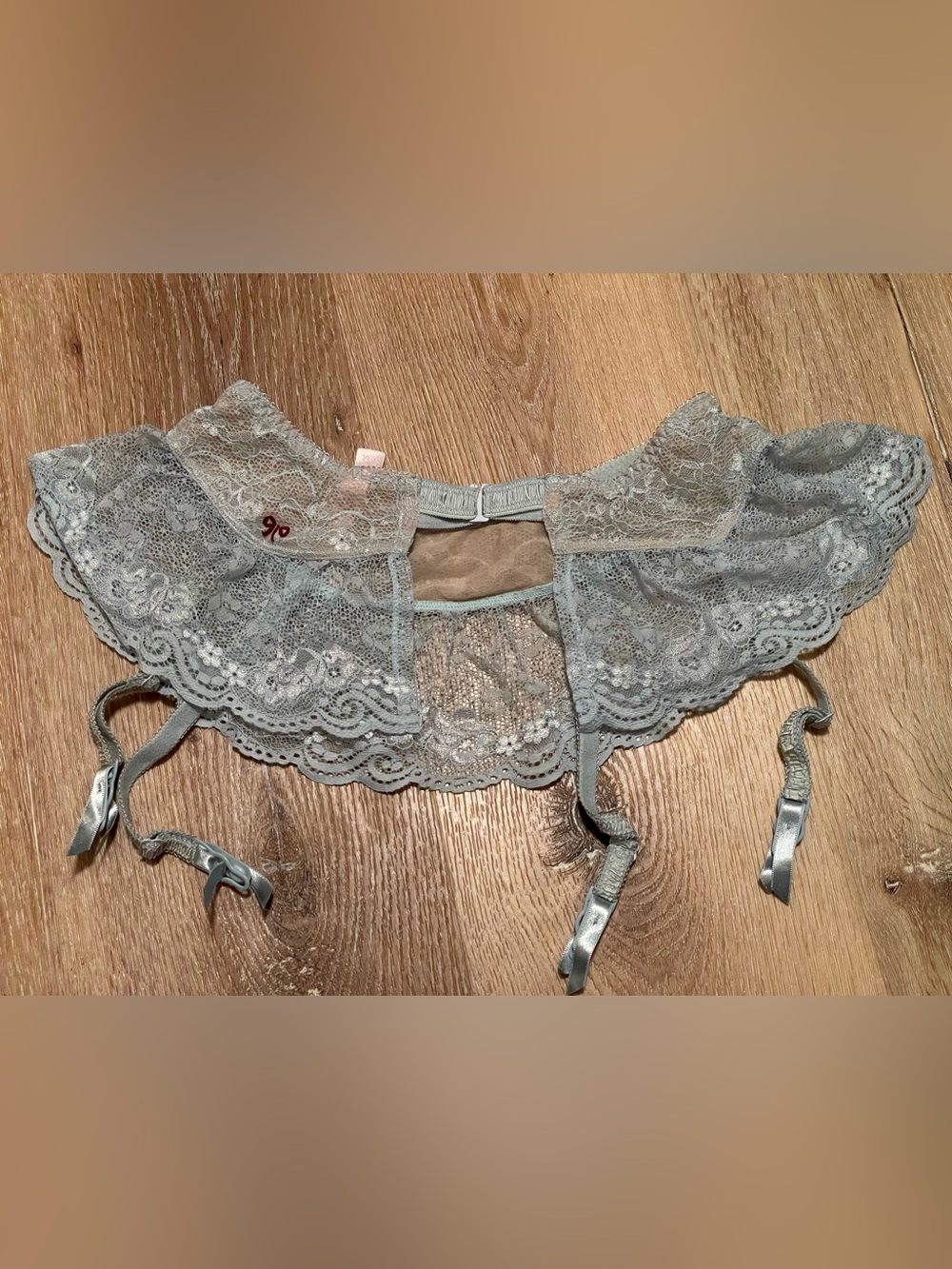 Vintage Y2K Victoria’s Secret frilly blue garter belt & stockings S used